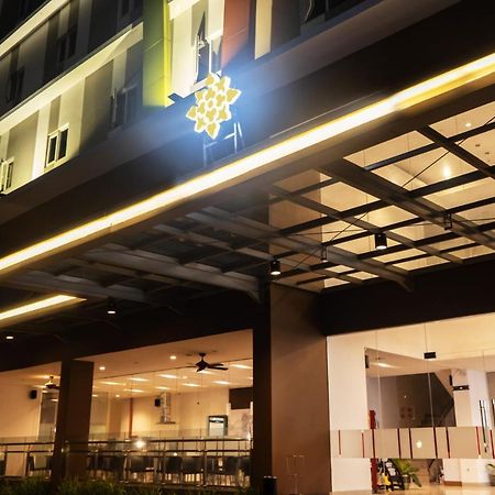 Lynn Hotel Serang Exterior photo
