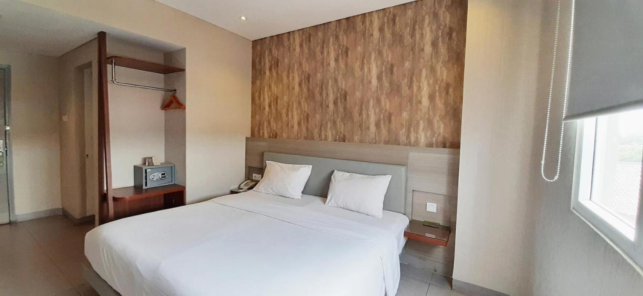 Lynn Hotel Serang Exterior photo