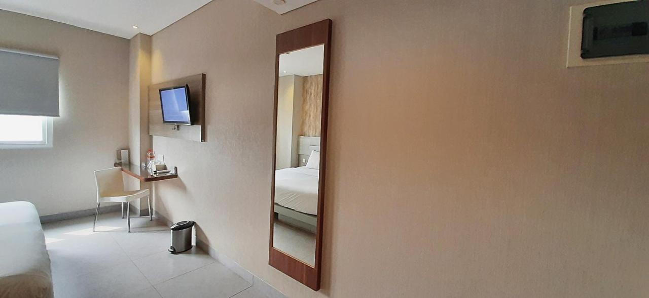 Lynn Hotel Serang Exterior photo