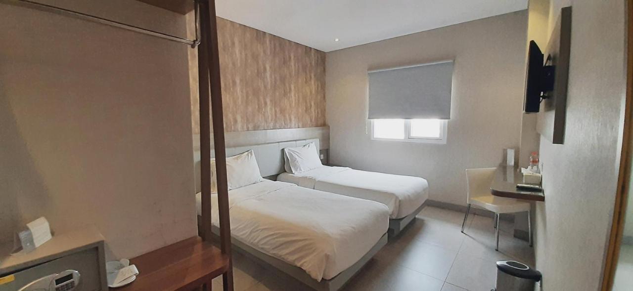Lynn Hotel Serang Exterior photo
