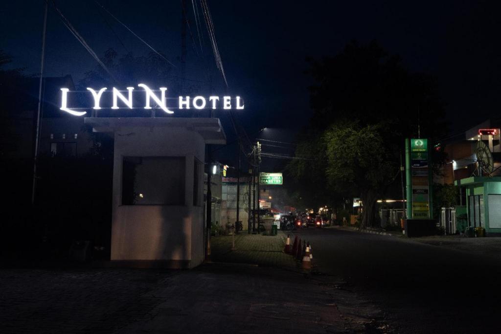 Lynn Hotel Serang Exterior photo